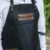 Merklinger Holzbackofen Grill Pizzaofen Brotbackofen Lederschürze getragen