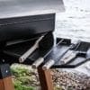 Merklinger Holzbackofen Grill Pizzaofen Brotbackofen und Granit Seitentisch mit Schürset