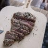 Merklinger Holzbackofen Grill Pizzaofen Brotbackofen Servierbrett im Einsatz mit Thunfischsteak