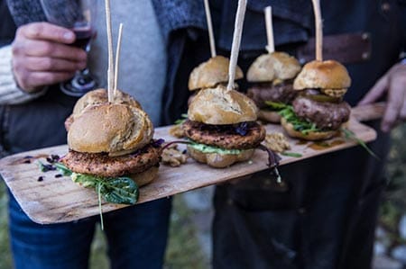 Burger aus dem Merklinger Holzbackofen Grill Pizzaofen Brotbackofen