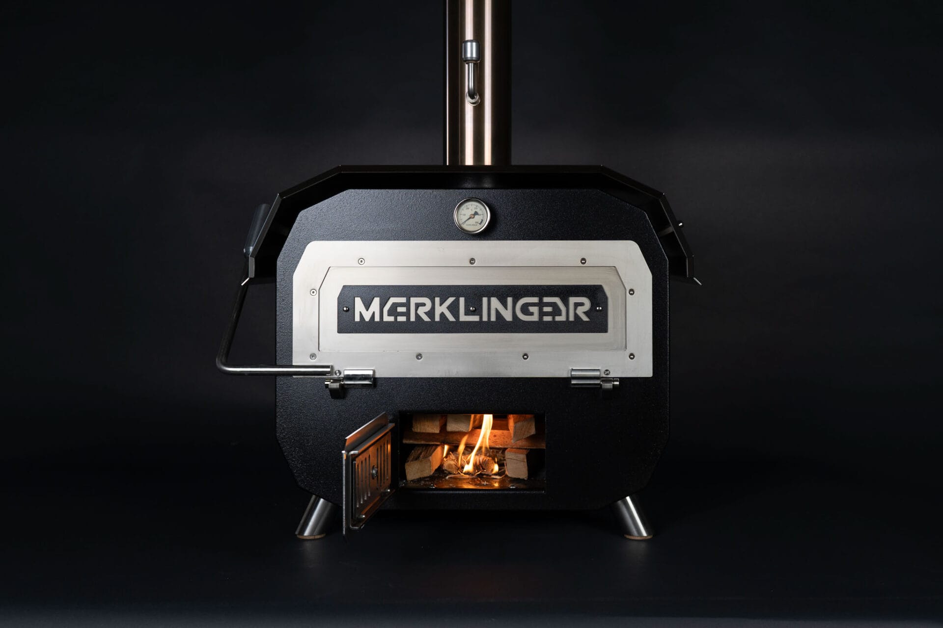 DerMerklinger_Holzbackofen_SchwarzPizzabacken_Kleiner_3