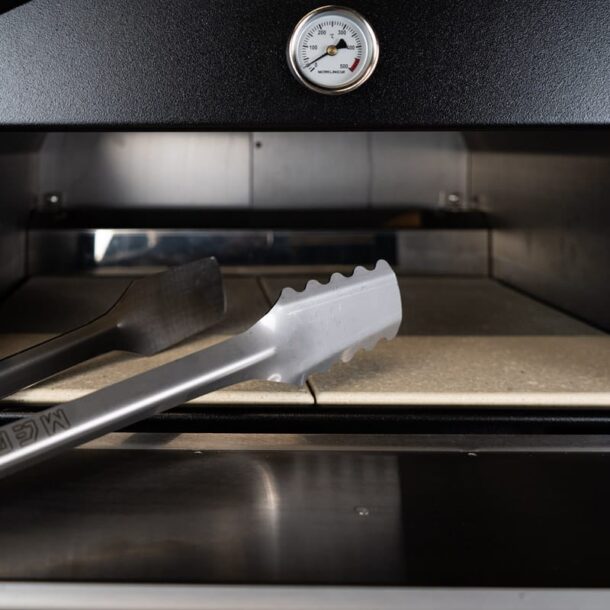 05_DerMerklinger_Holzbackofen_Grillzange_2024_26