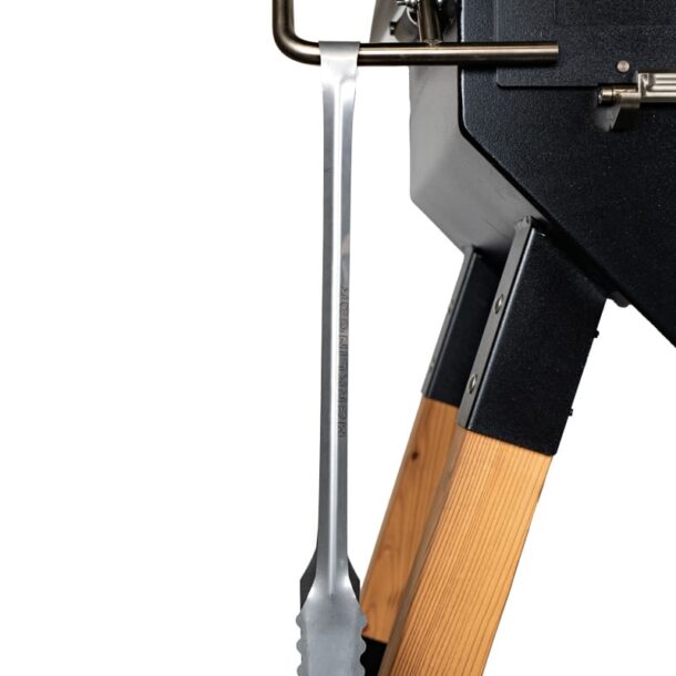 07_DerMerklinger_Holzbackofen_Grillzange_2024_38