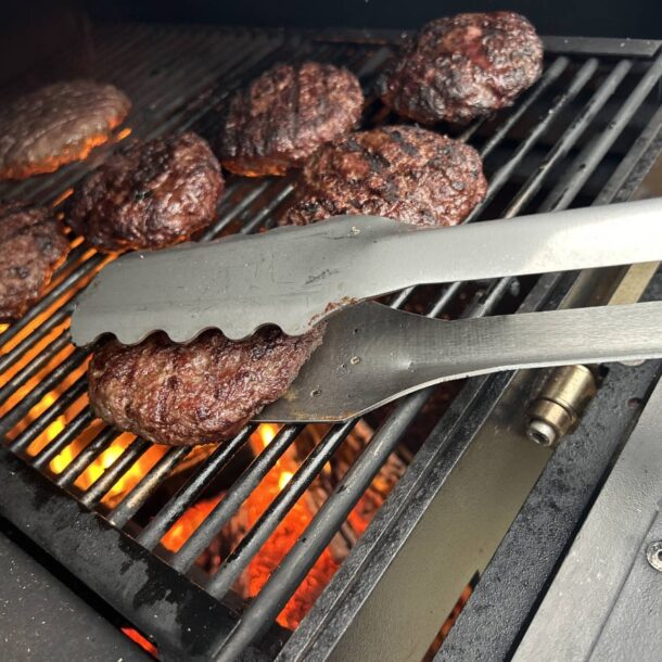 09_DerMerklinger_Holzbackofen_Grillzange_2024_40