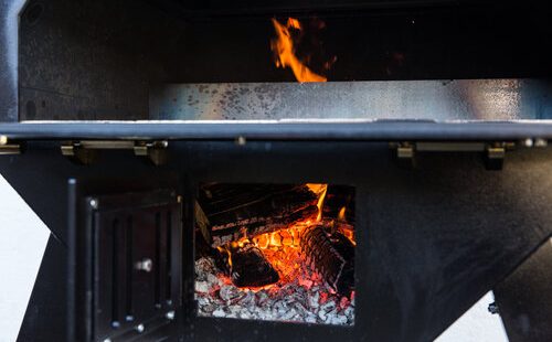 Der Merklinger Holzbackofen Grill Pizzaofen Brotbackofen Glut Merklinger Holzbackofen Grill Pizzaofen Brotbackofen Glut mit Feuer