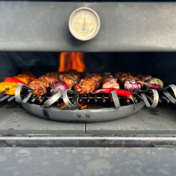 DerMerklinger_Holzbackofen_Bobby_Grillen_02