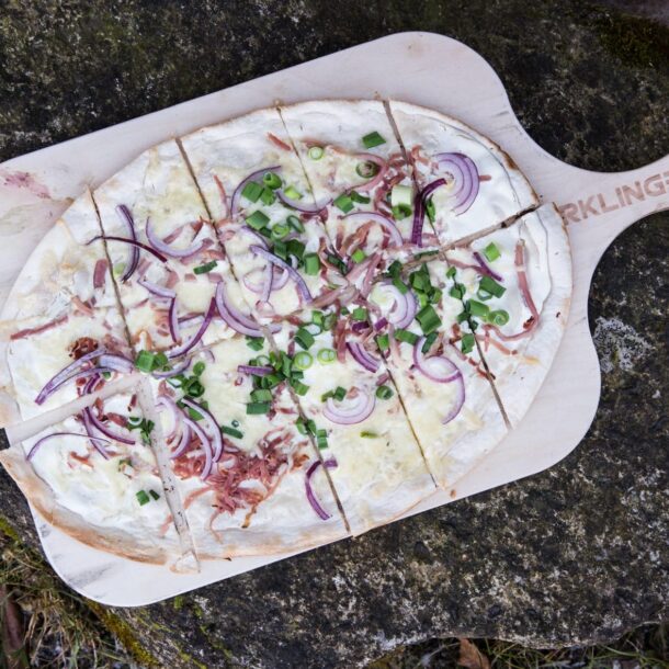 Flammkuchen aus dem Merklinger Holzbackofen Grill Pizzaofen Brotbackofen