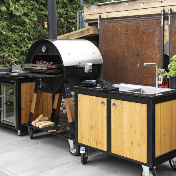 Merklinger_Holzbackofen_Outdoorküche_Maria_Toni_Rotisserie_Digi_169