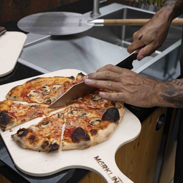 Merklinger_Holzbackofen_Outdoorküche_Pizza_Digi_089
