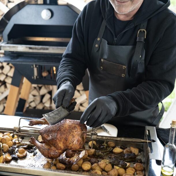 Merklinger_Holzbackofen_Pizzaofen_Rotisserie_Hähnchen_gegrillt_Anschnitt