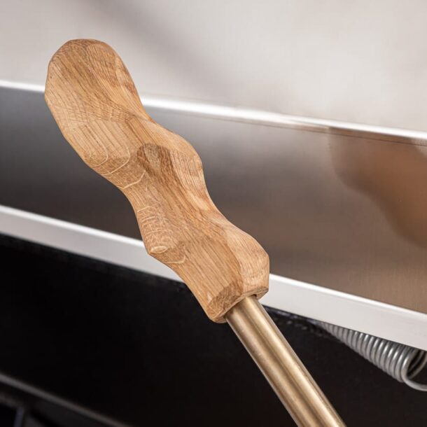 merklinger-holzbackofen-grill-pizzaofen-brotbackofen-1200-detail-holzgriff