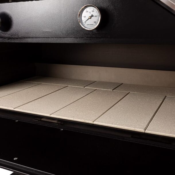 merklinger-holzbackofen-grill-pizzaofen-brotbackofen-1200-vorne-tuere-auf-zoom-1