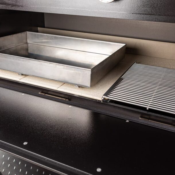 merklinger-holzbackofen-grill-pizzaofen-brotbackofen-1200-vorne-tuere-auf-zoom-4