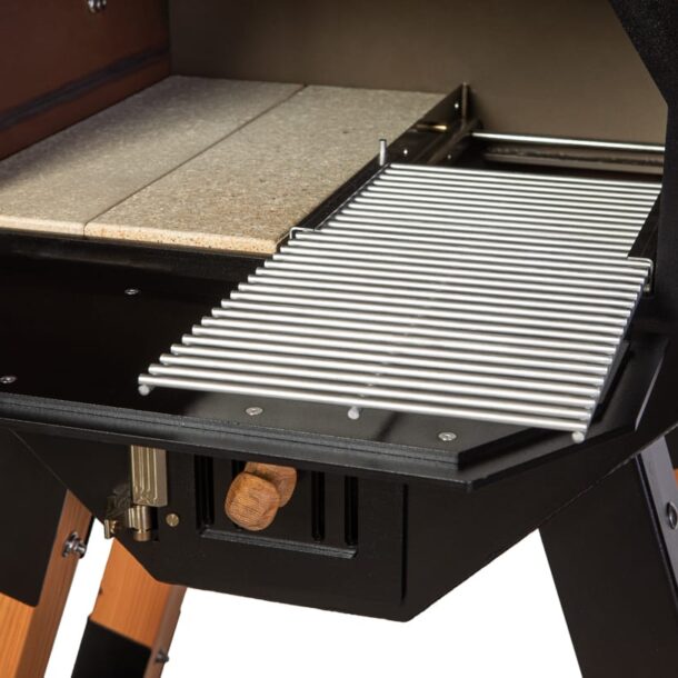 Merklinger Holzbackofen Grill Pizzaofen Brotbackofen 600 Nahansicht mit zwei Schamottsteinen und ausziehbares Grillrost