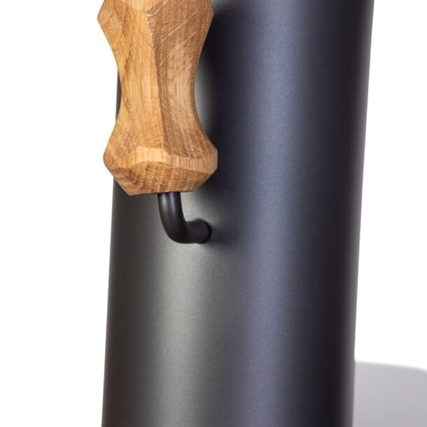 merklinger-holzbackofen-grill-pizzaofen-brotbackofen-800-detail-kaminrohr-holzgriff