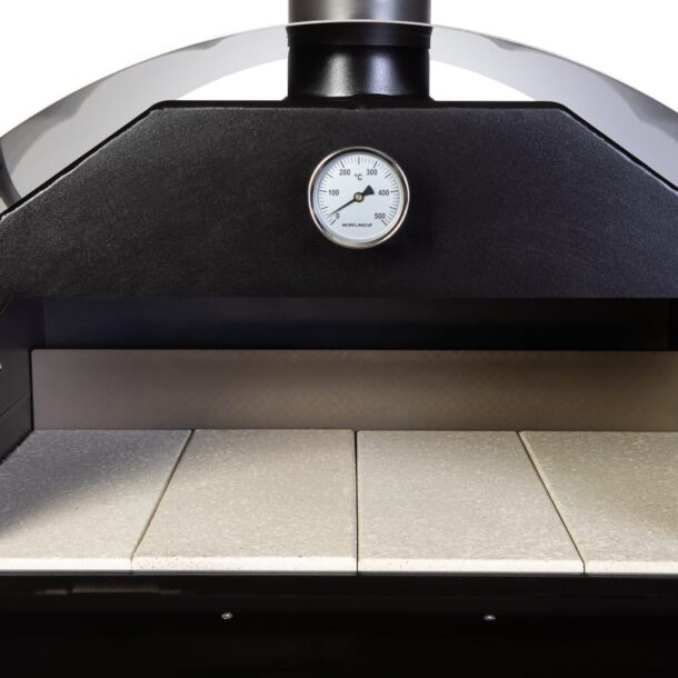 Merklinger Holzbackofen Grill Pizzaofen Brotbackofen 800 Nahansicht mit vier Schamottsteinen und Thermometer