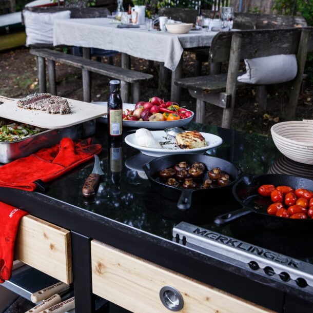 Merklinger wood-fired oven grill pizza oven bread oven mobile granite side table arranged with various dishes